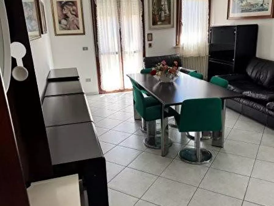 Immagine 3 di Locale commerciale in vendita  in VIA BRODOLINI a Martinsicuro