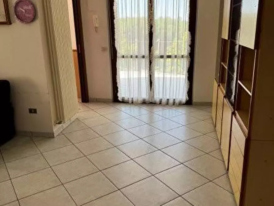 Immagine 5 di Locale commerciale in vendita  in VIA BRODOLINI a Martinsicuro