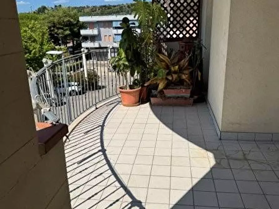 Immagine 11 di Locale commerciale in vendita  in VIA BRODOLINI a Martinsicuro