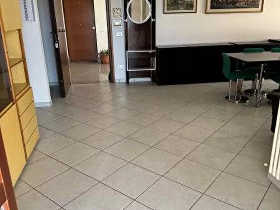 Immagine 14 di Locale commerciale in vendita  in VIA BRODOLINI a Martinsicuro