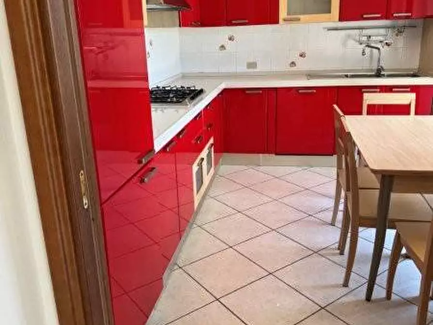 Immagine 17 di Locale commerciale in vendita  in VIA BRODOLINI a Martinsicuro