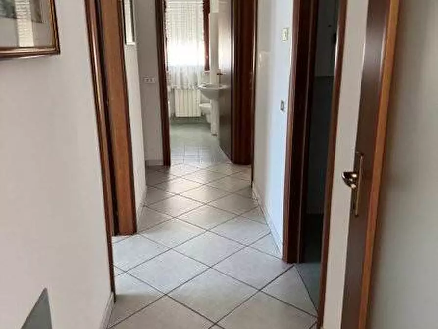 Immagine 20 di Locale commerciale in vendita  in VIA BRODOLINI a Martinsicuro