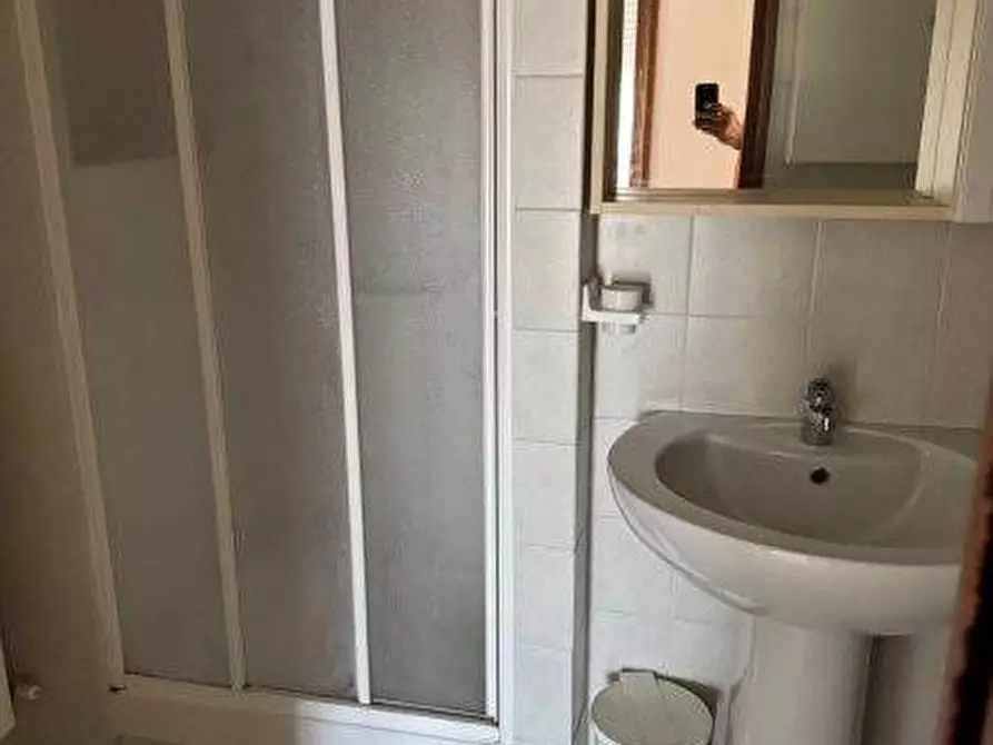 Immagine 21 di Locale commerciale in vendita  in VIA BRODOLINI a Martinsicuro