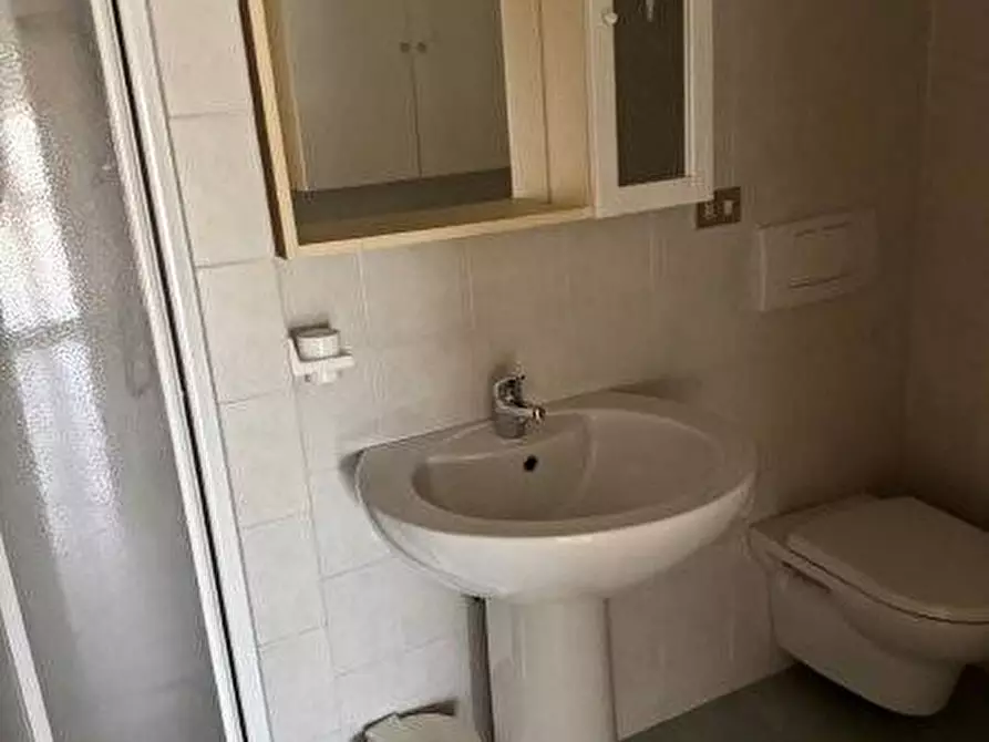 Immagine 23 di Locale commerciale in vendita  in VIA BRODOLINI a Martinsicuro