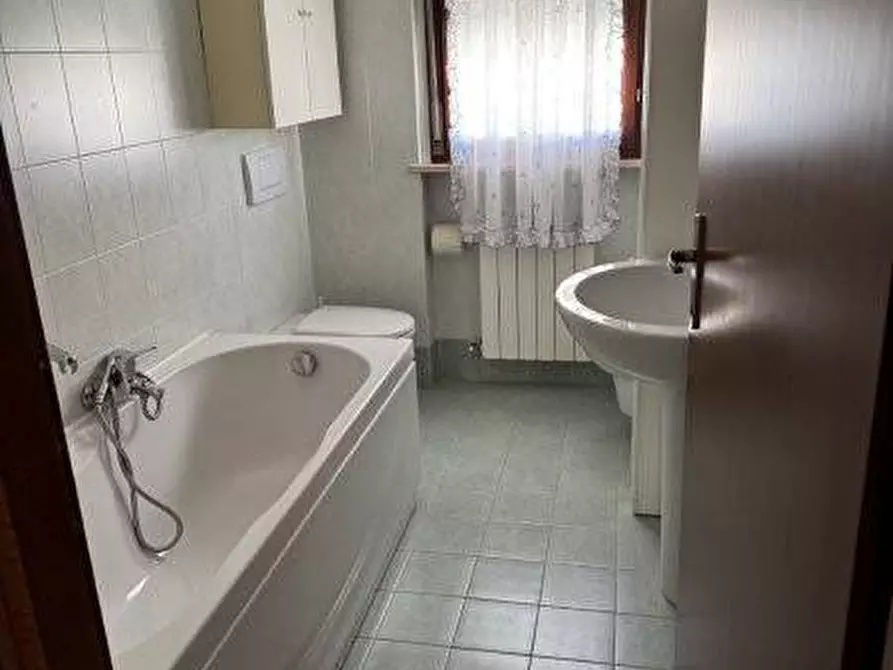 Immagine 24 di Locale commerciale in vendita  in VIA BRODOLINI a Martinsicuro