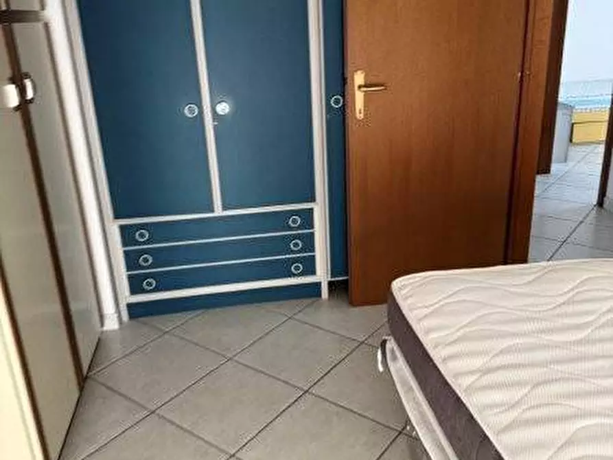 Immagine 37 di Locale commerciale in vendita  in VIA BRODOLINI a Martinsicuro