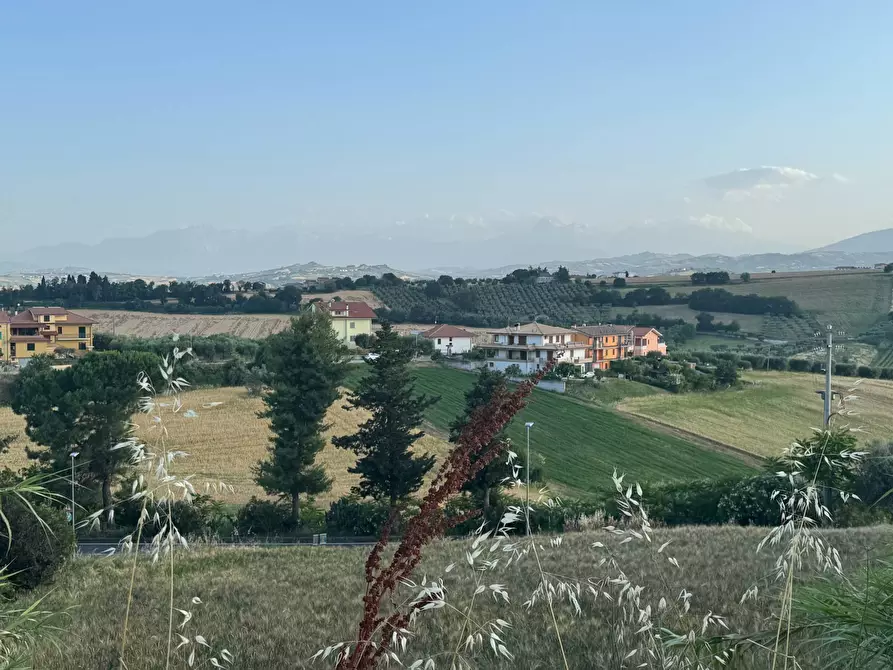 Immagine 19 di Locale commerciale in vendita  in via Piane Tronto snc a Ancarano