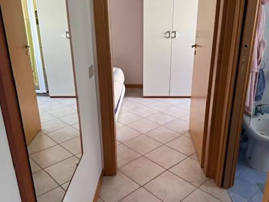 Immagine 3 di Locale commerciale in vendita  in VIA LEONARDO DA VINCI 34 a Tortoreto