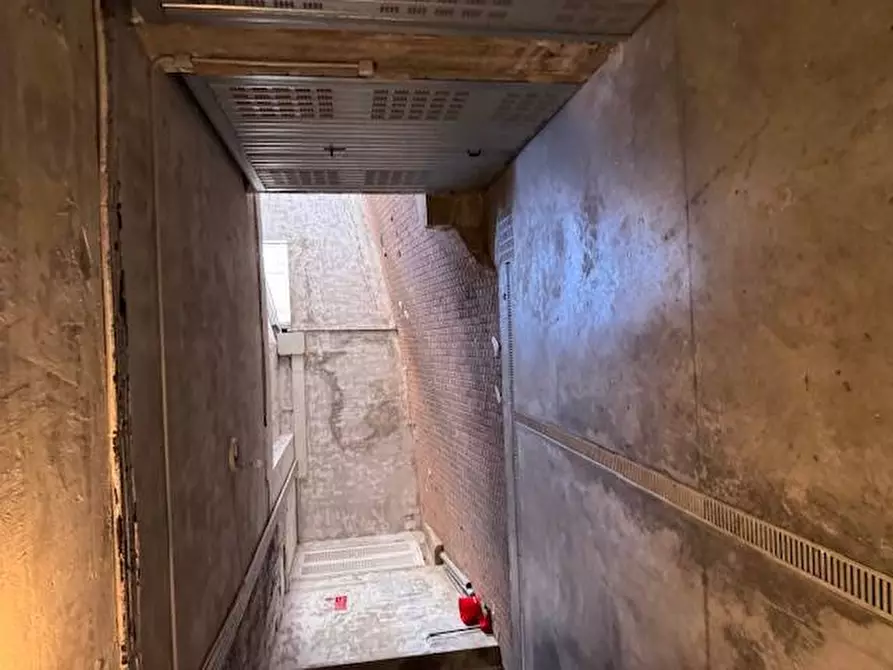 Immagine 19 di Locale commerciale in vendita  in VIA LEONARDO DA VINCI 34 a Tortoreto