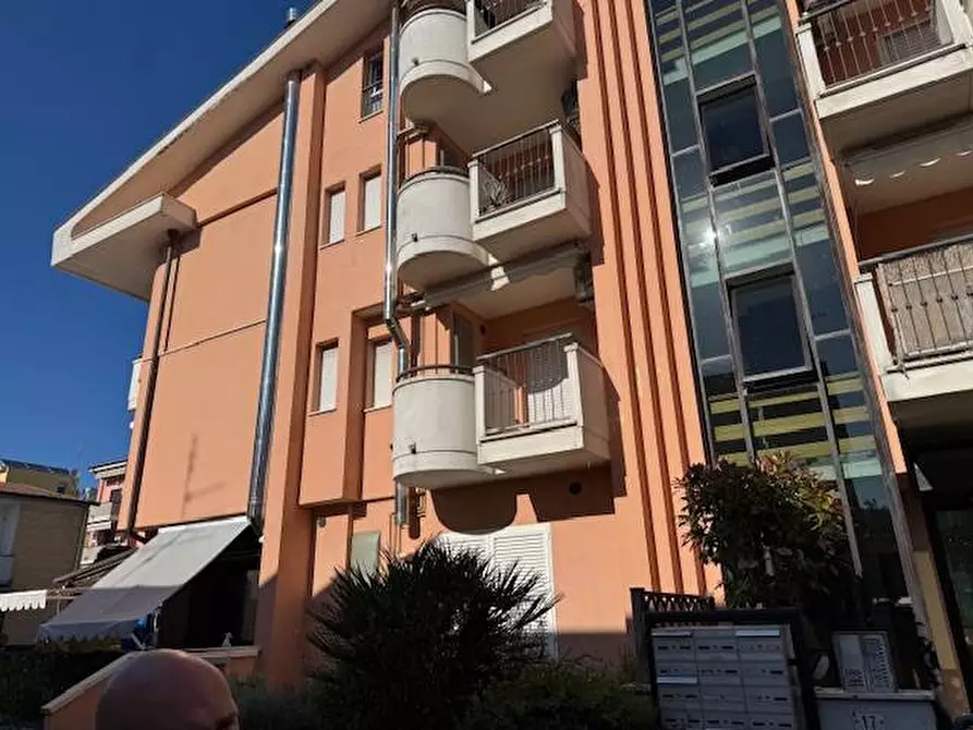 Immagine 22 di Locale commerciale in vendita  in VIA LEONARDO DA VINCI 34 a Tortoreto