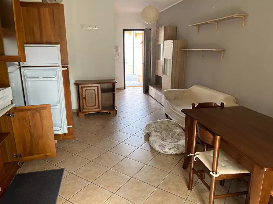 Immagine 2 di Locale commerciale in vendita  in VIA VASCELLO 9 a Tortoreto