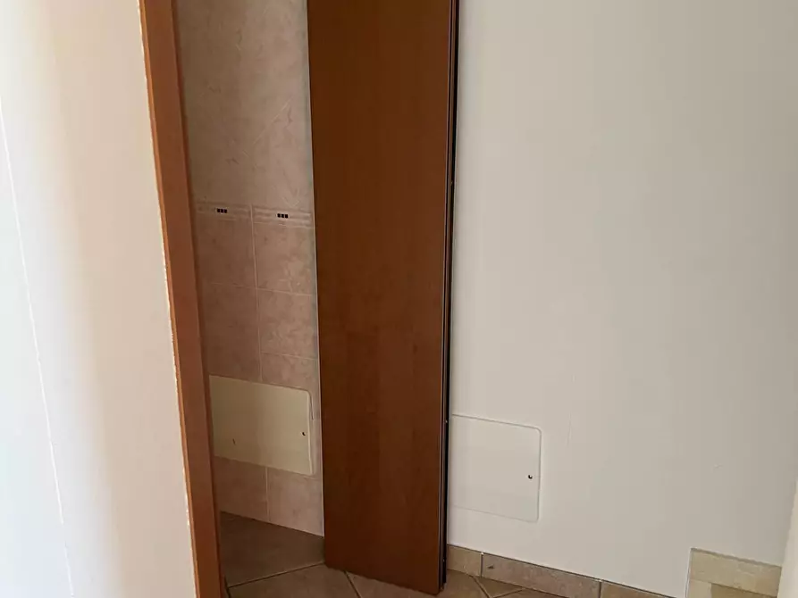 Immagine 10 di Locale commerciale in vendita  in VIA VASCELLO 9 a Tortoreto