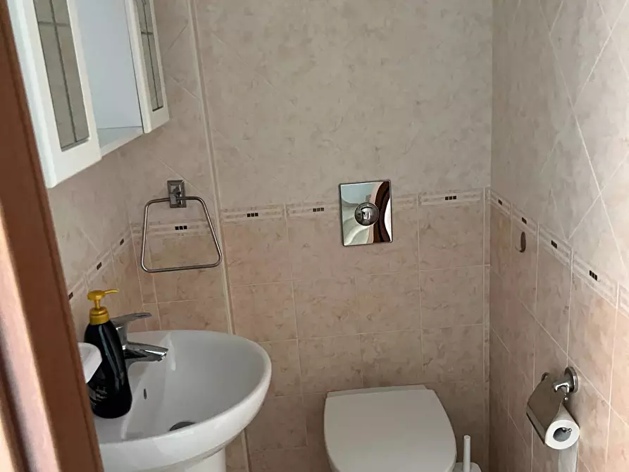 Immagine 11 di Locale commerciale in vendita  in VIA VASCELLO 9 a Tortoreto