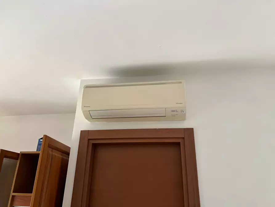 Immagine 21 di Locale commerciale in vendita  in VIA VASCELLO 9 a Tortoreto