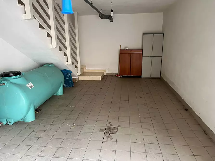 Immagine 36 di Locale commerciale in vendita  in VIA VASCELLO 9 a Tortoreto