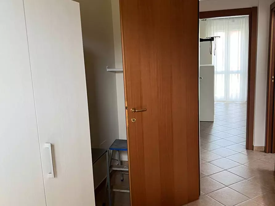 Immagine 49 di Locale commerciale in vendita  in VIA VASCELLO 9 a Tortoreto