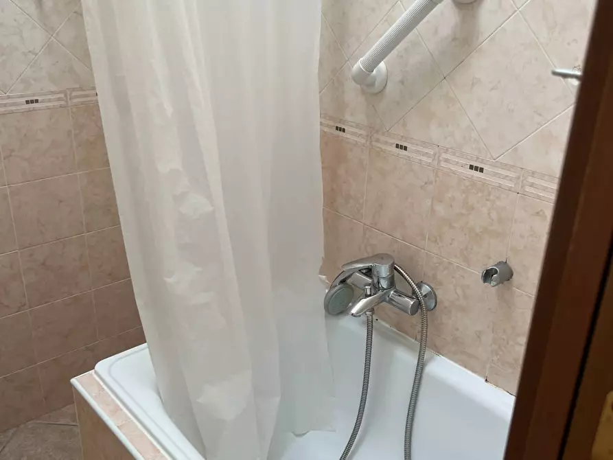 Immagine 54 di Locale commerciale in vendita  in VIA VASCELLO 9 a Tortoreto