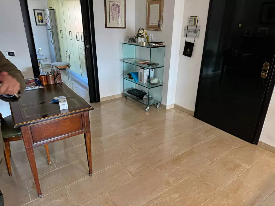 Immagine 5 di Locale commerciale in affitto  in Piazza Del Popolo 4 a Alba Adriatica