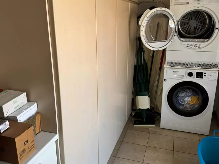 Immagine 15 di Locale commerciale in affitto  in Piazza Del Popolo 4 a Alba Adriatica