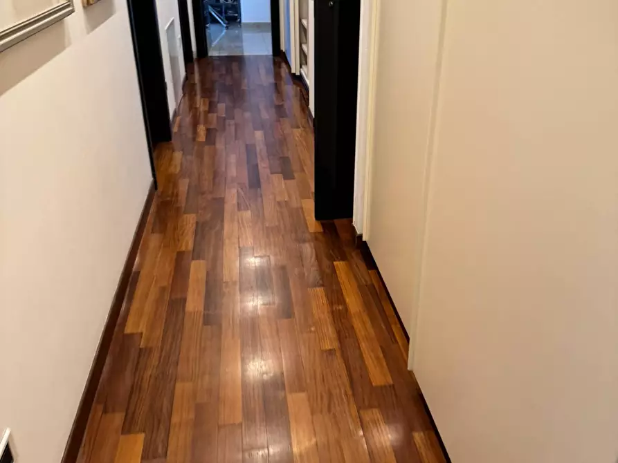 Immagine 23 di Locale commerciale in affitto  in Piazza Del Popolo 4 a Alba Adriatica