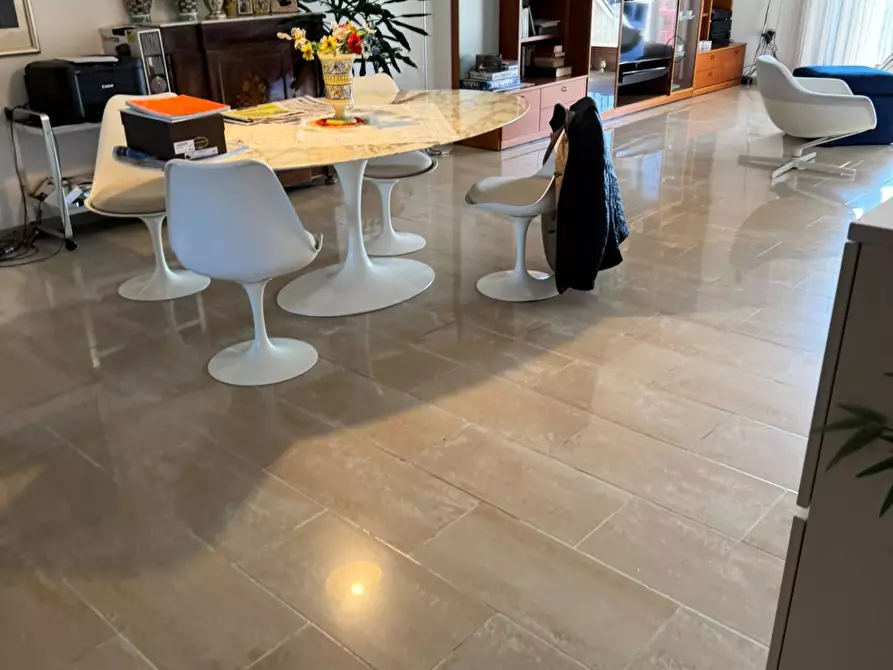 Immagine 25 di Locale commerciale in affitto  in Piazza Del Popolo 4 a Alba Adriatica