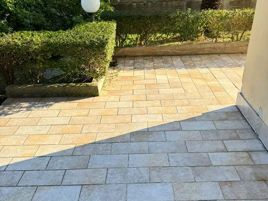 Immagine 33 di Locale commerciale in affitto  in Piazza Del Popolo 4 a Alba Adriatica