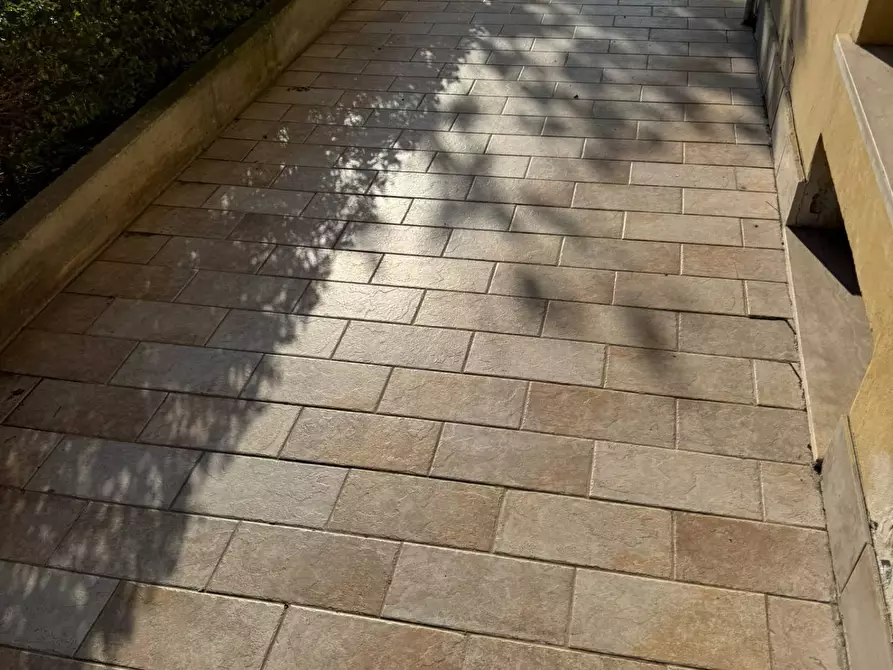 Immagine 34 di Locale commerciale in affitto  in Piazza Del Popolo 4 a Alba Adriatica