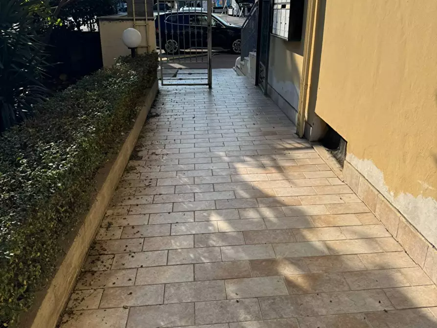 Immagine 35 di Locale commerciale in affitto  in Piazza Del Popolo 4 a Alba Adriatica