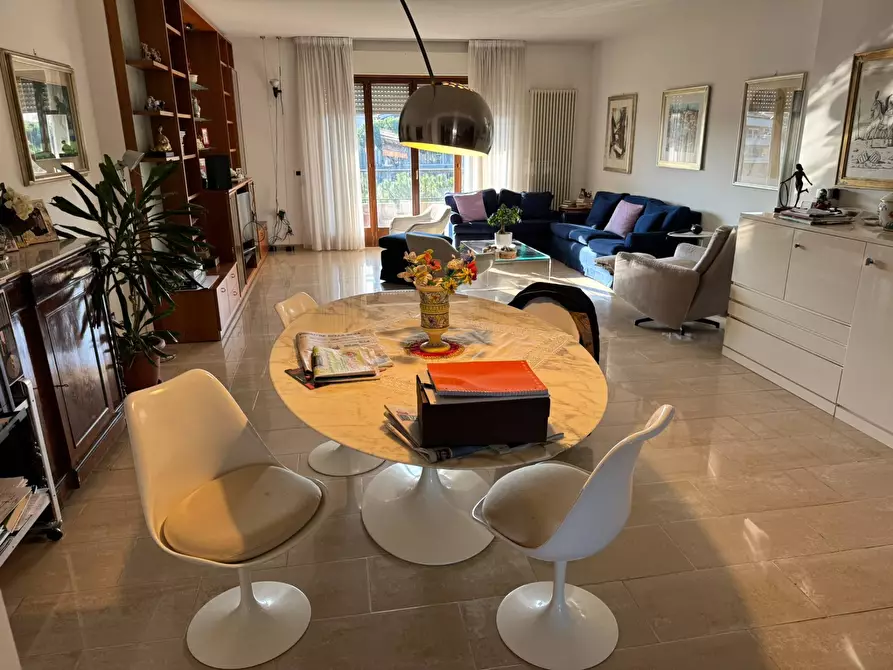 Immagine 36 di Locale commerciale in affitto  in Piazza Del Popolo 4 a Alba Adriatica