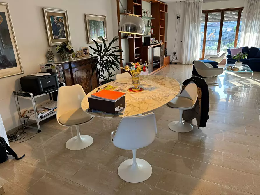 Immagine 39 di Locale commerciale in affitto  in Piazza Del Popolo 4 a Alba Adriatica