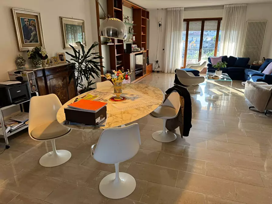 Immagine 40 di Locale commerciale in affitto  in Piazza Del Popolo 4 a Alba Adriatica