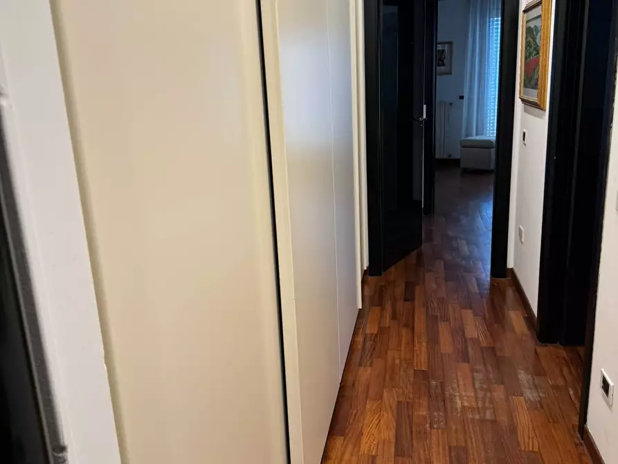 Immagine 47 di Locale commerciale in affitto  in Piazza Del Popolo 4 a Alba Adriatica