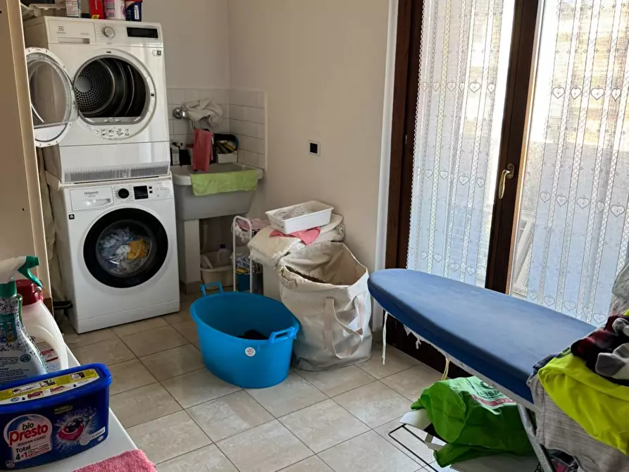 Immagine 50 di Locale commerciale in affitto  in Piazza Del Popolo 4 a Alba Adriatica