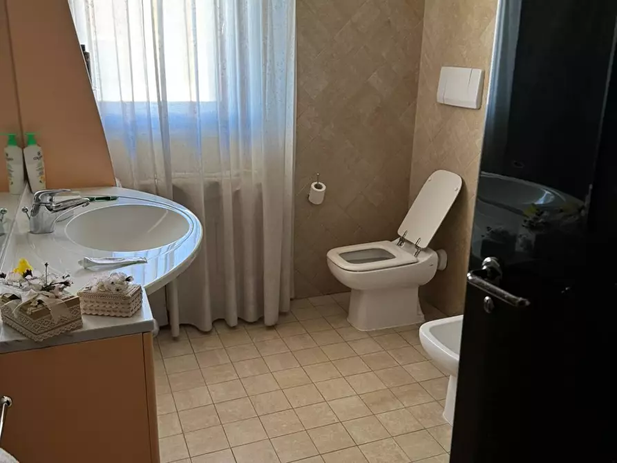 Immagine 55 di Locale commerciale in affitto  in Piazza Del Popolo 4 a Alba Adriatica