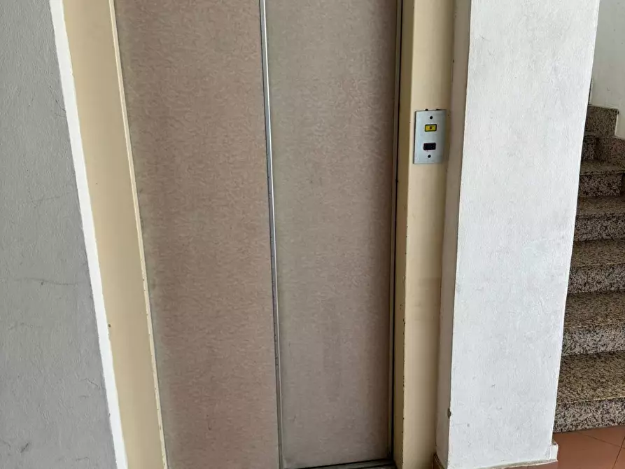 Immagine 67 di Locale commerciale in affitto  in Piazza Del Popolo 4 a Alba Adriatica