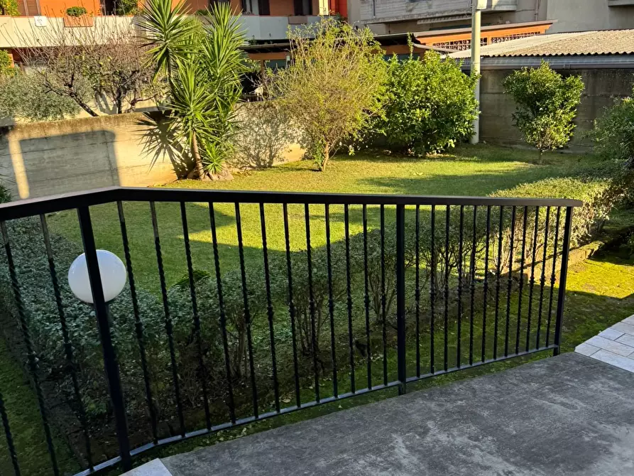 Immagine 70 di Locale commerciale in affitto  in Piazza Del Popolo 4 a Alba Adriatica