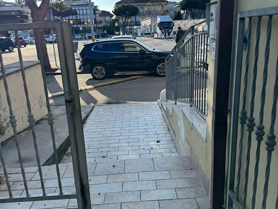 Immagine 71 di Locale commerciale in affitto  in Piazza Del Popolo 4 a Alba Adriatica