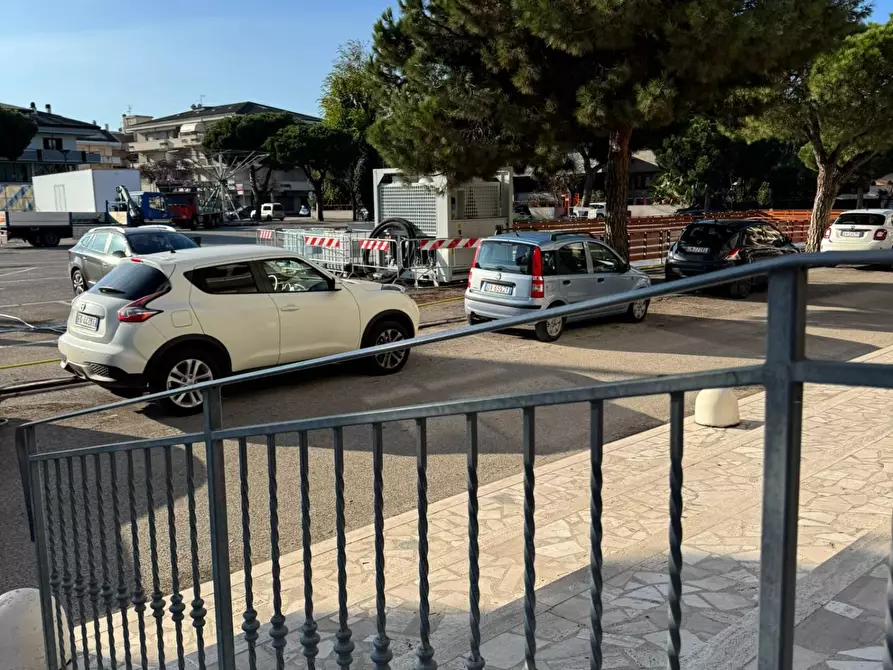 Immagine 72 di Locale commerciale in affitto  in Piazza Del Popolo 4 a Alba Adriatica