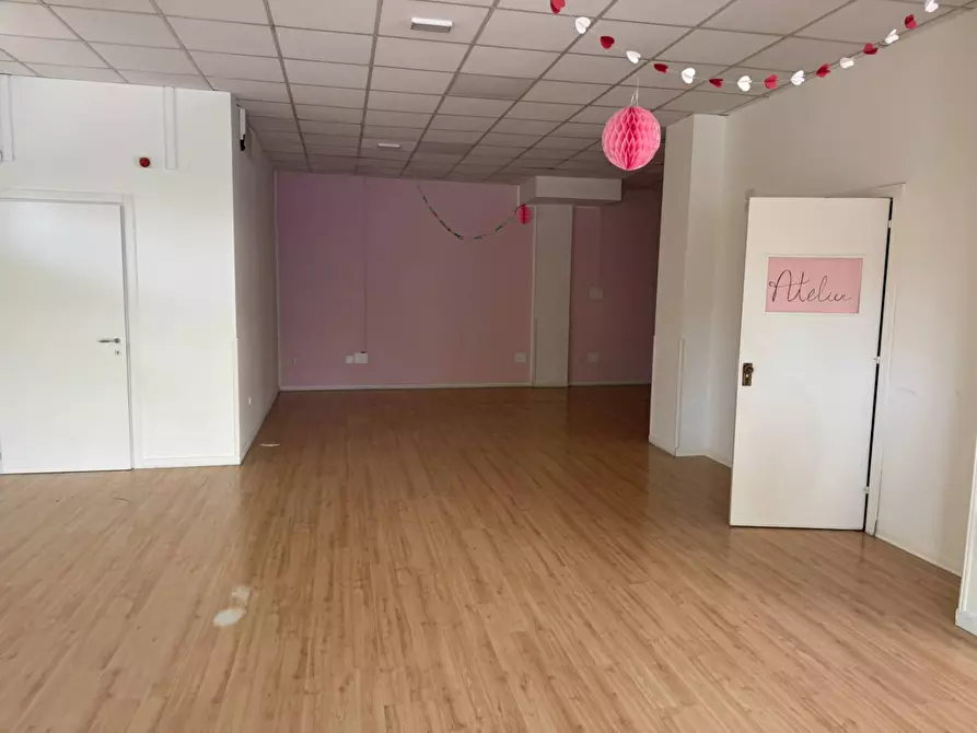 Immagine 2 di Locale commerciale in affitto  in via mazzini a Alba Adriatica