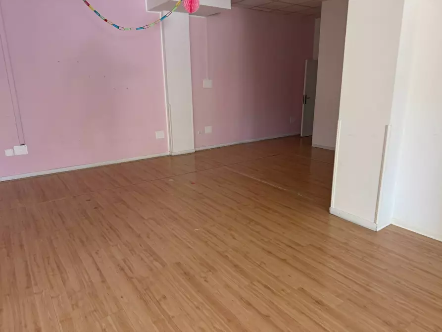 Immagine 4 di Locale commerciale in affitto  in via mazzini a Alba Adriatica