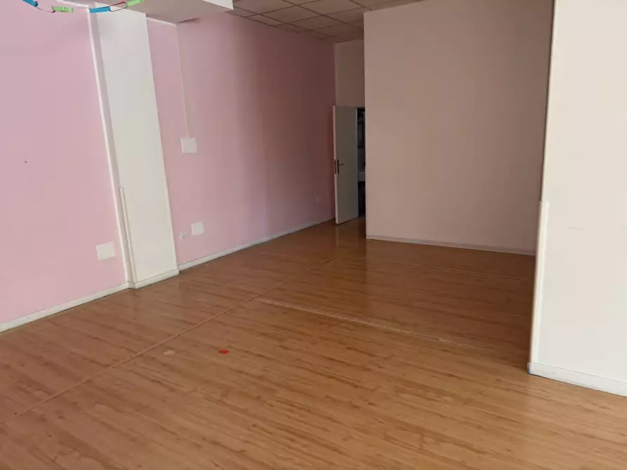 Immagine 5 di Locale commerciale in affitto  in via mazzini a Alba Adriatica