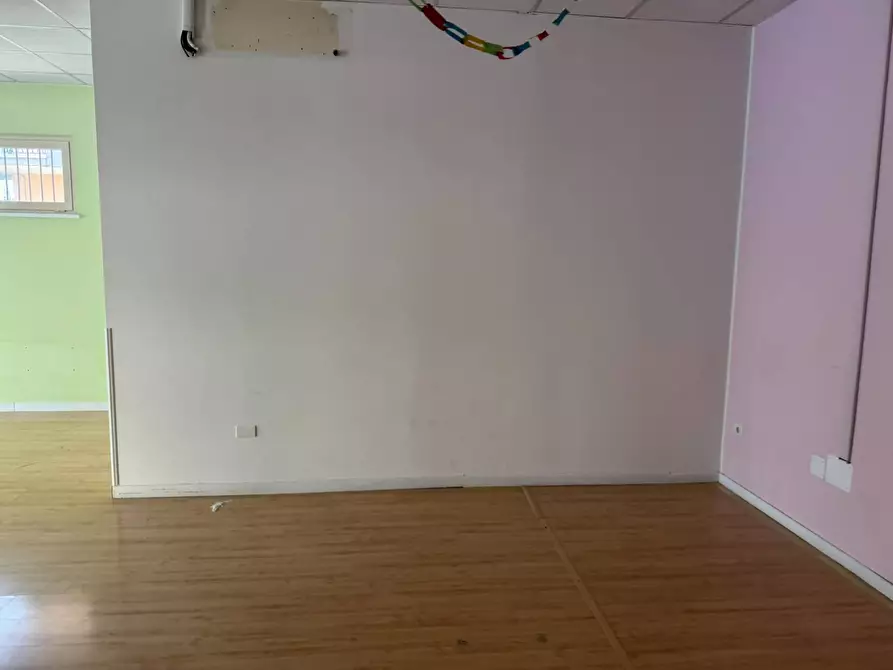 Immagine 10 di Locale commerciale in affitto  in via mazzini a Alba Adriatica