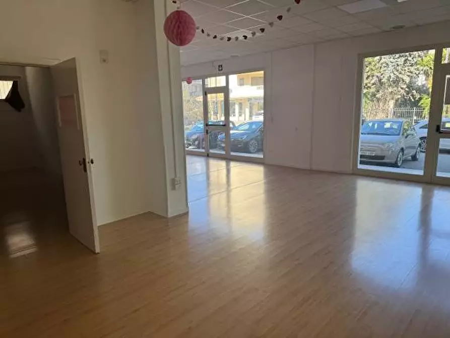 Immagine 6 di Locale commerciale in affitto  in via mazzini a Alba Adriatica