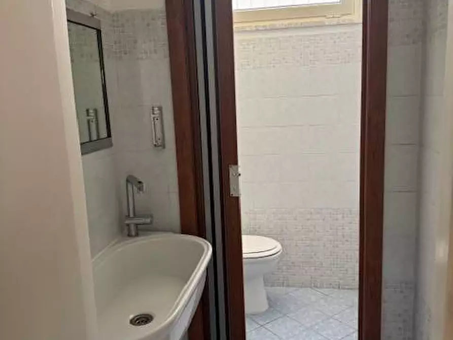 Immagine 15 di Locale commerciale in affitto  in via mazzini a Alba Adriatica