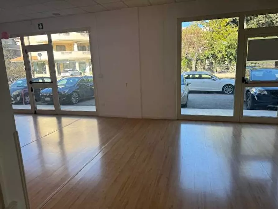 Immagine 16 di Locale commerciale in affitto  in via mazzini a Alba Adriatica