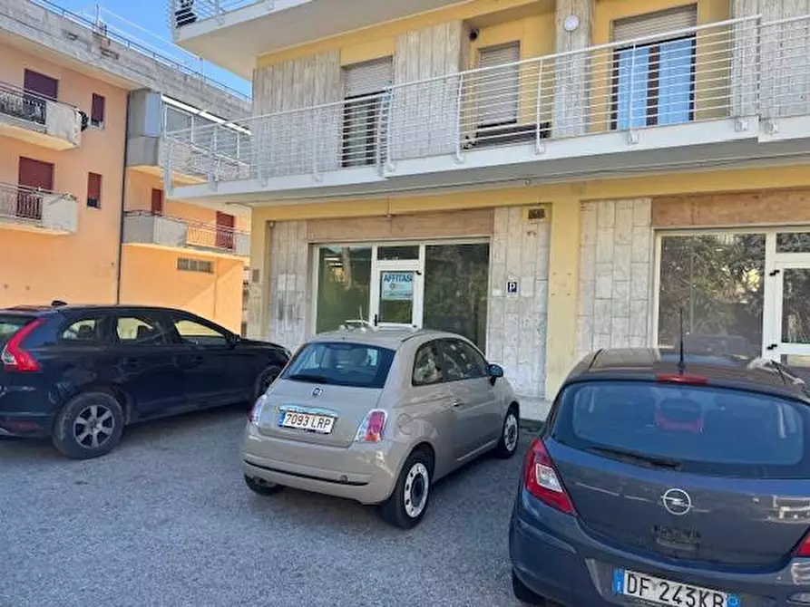 Immagine 18 di Locale commerciale in affitto  in via mazzini a Alba Adriatica