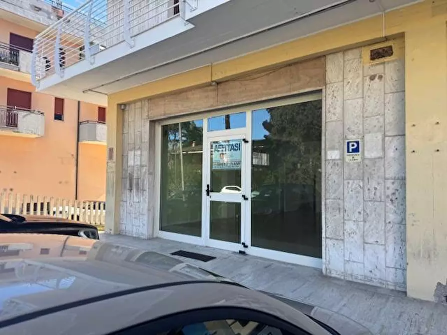 Immagine 19 di Locale commerciale in affitto  in via mazzini a Alba Adriatica