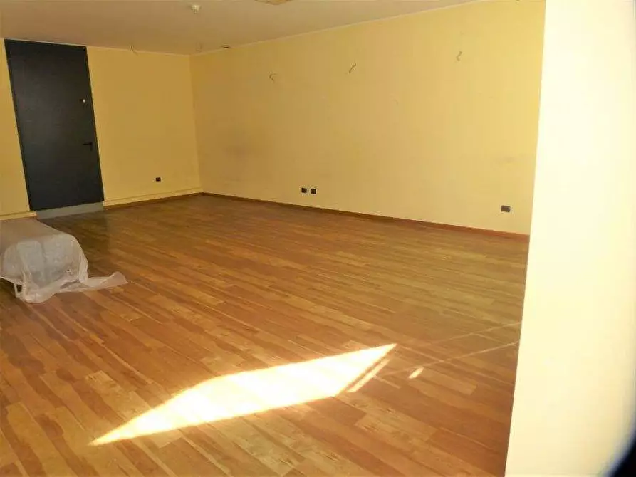 Immagine 1 di Locale commerciale in affitto  in via acerbo a Giulianova
