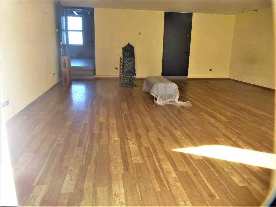 Immagine 2 di Locale commerciale in affitto  in via acerbo a Giulianova