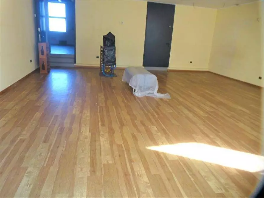 Immagine 4 di Locale commerciale in affitto  in via acerbo a Giulianova